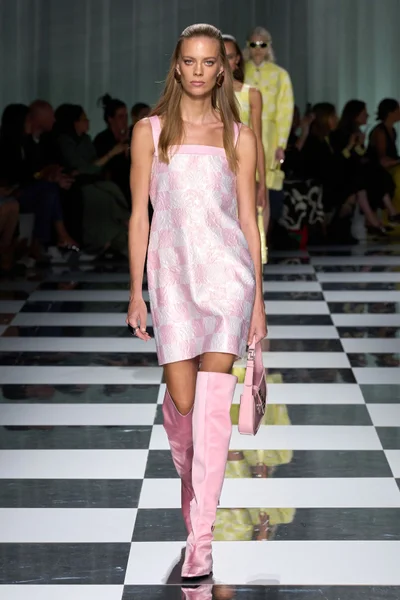 Look 40